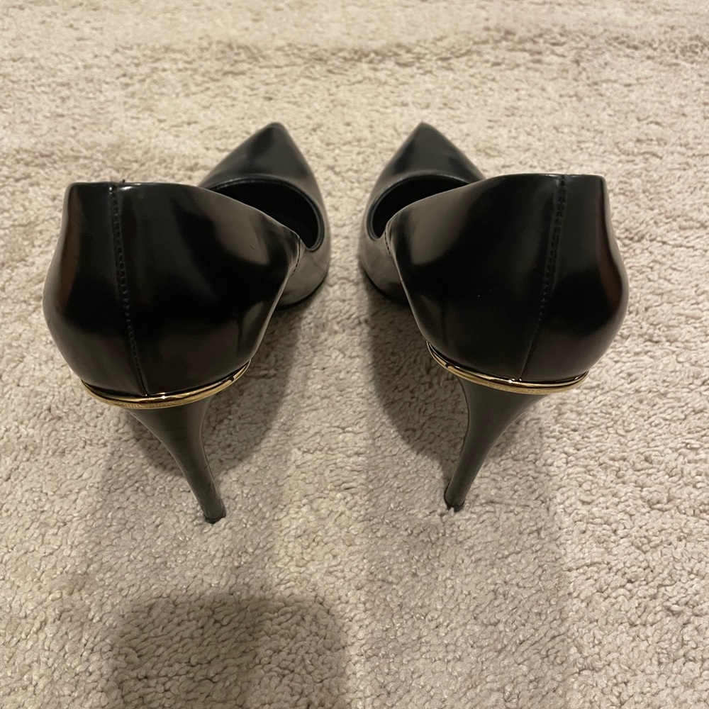 Louis Vuitton Black Pump - Picture 3 of 6